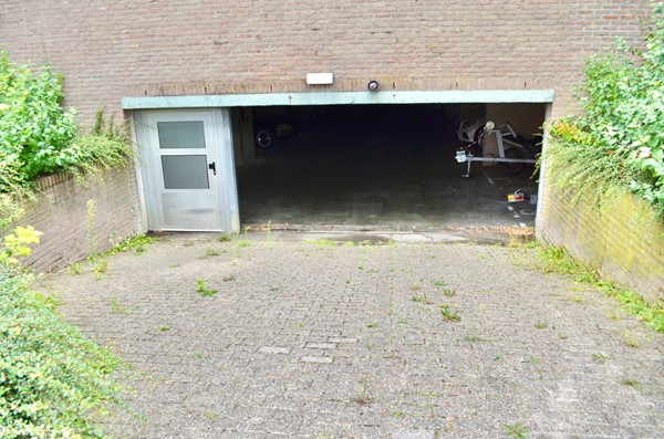 Verhuurd: Ring 229-20, 3343 CP Hendrik-Ido-Ambacht Ring Hendrik Ido Ambacht parkeerplaats te huur foto 8.JPG